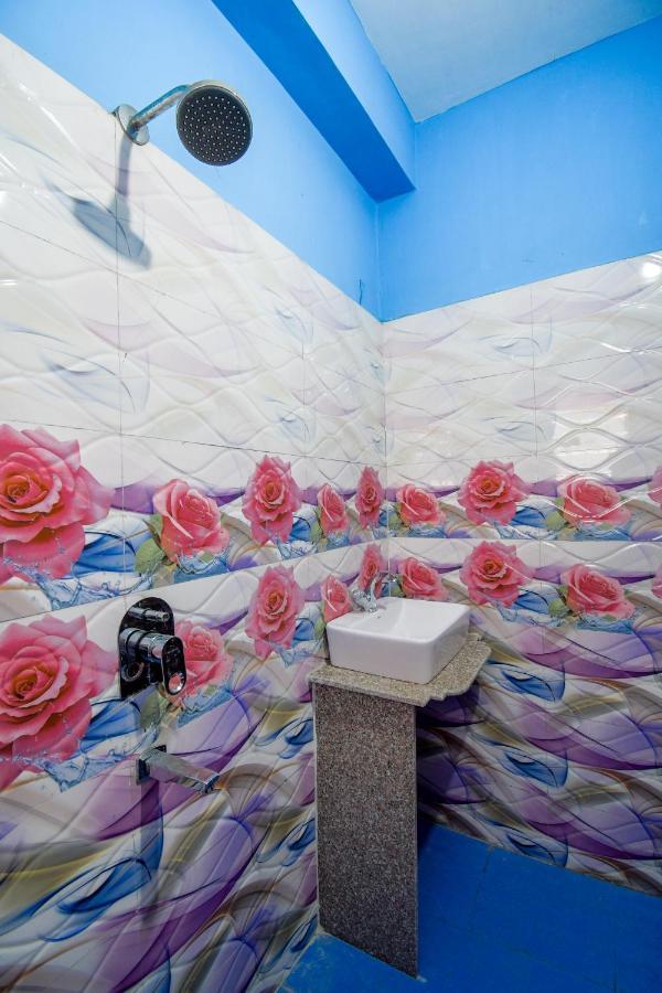 Hotel Blue Abedin Kalküta Dış mekan fotoğraf