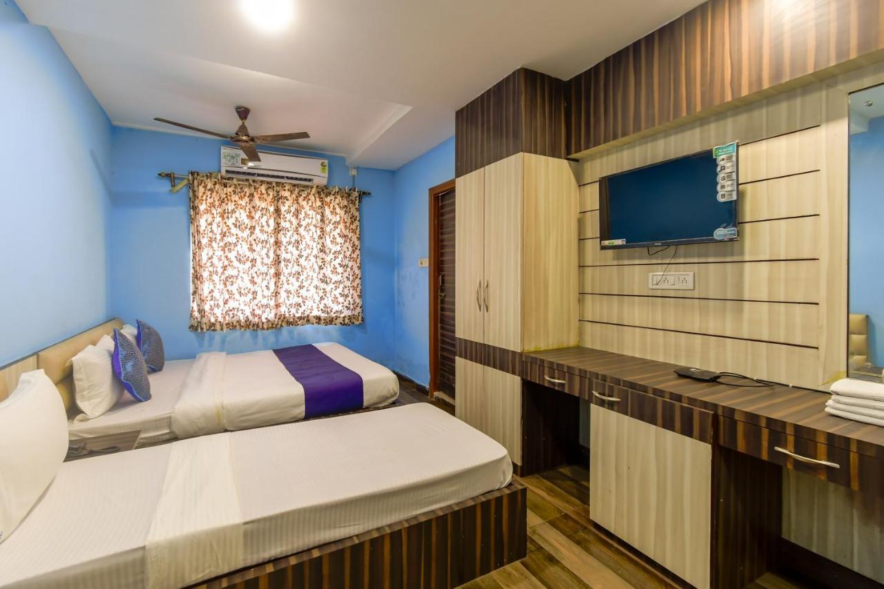 Hotel Blue Abedin Kalküta Dış mekan fotoğraf